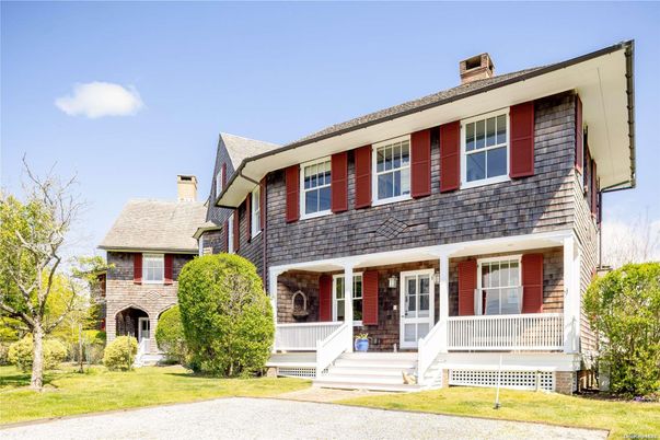 Exterior, Facade, American Foursquare