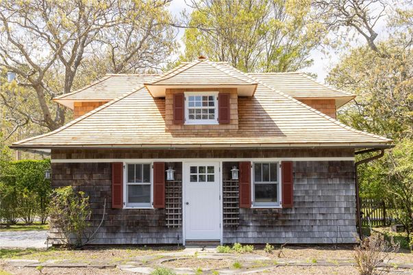 Exterior, Facade, American Foursquare