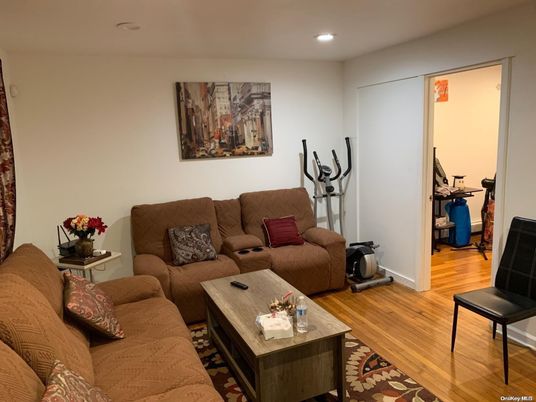 Fitness Equipment, Interior, Living room, Recessed Lighting, Wood Texture Flooring