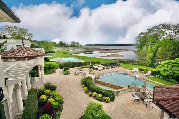 Exterior, Pool, Water