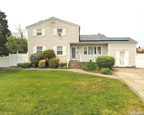 Backyard, Exterior, Facade, Split Level