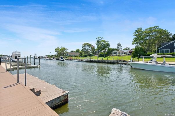 Exterior, Lake