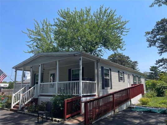 Exterior, Facade, Cape Cod