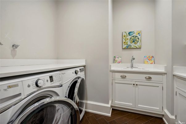 Interior, Washer, Wood Texture Flooring