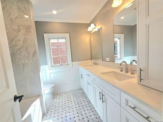 Bathroom, Dual Sink Vanities, Interior, Recessed Lighting