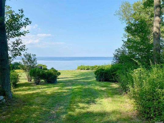 Exterior, Lake