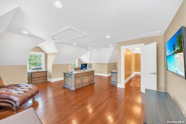 Interior, Recessed Lighting, Wood Texture Flooring