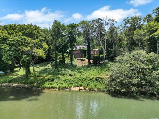 Exterior, Lake
