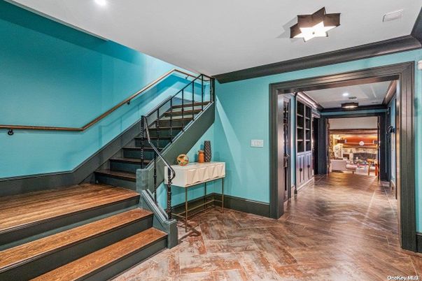 Interior, Recessed Lighting, Wood Texture Flooring