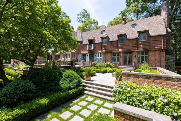 Exterior, Facade, Brick Facade, French Provincial