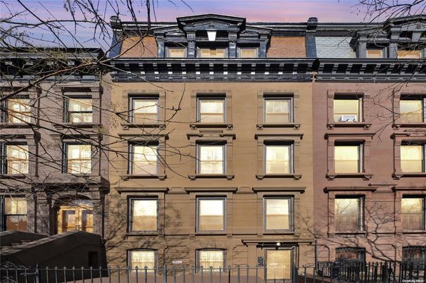 Exterior, Facade, Brownstone