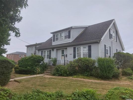 Exterior, Facade, Cape Cod