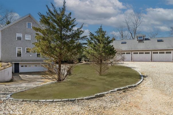 Attached, Exterior, Facade, Farmhouse