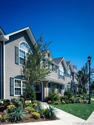 Exterior, Facade, Queen Anne Victorian