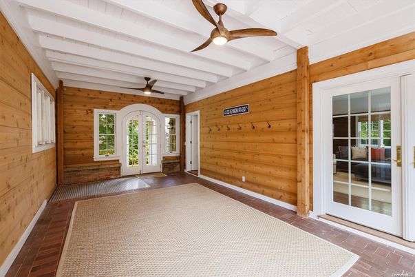 Empty room, Interior, Wooden Beams, Wooden Walls