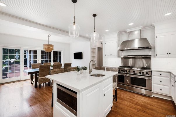 Chandelier, Dining room, Interior, Kitchen, Pendant Lights, Recessed Lighting, Stainless Steel Appliances, Wood Texture Flooring
