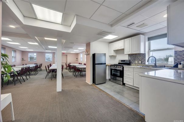 Dining room, Interior, Kitchen, Recessed Lighting, Stainless Steel Appliances