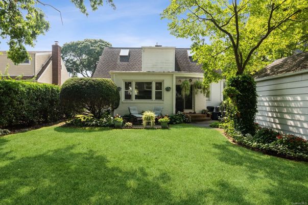 Backyard, Exterior, Facade, Cape Cod