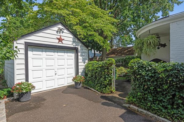 Detached Garage, Exterior