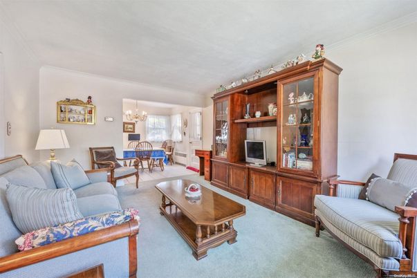 Chandelier, Dining room, Interior, Living room