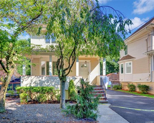 Exterior, Facade, American Foursquare