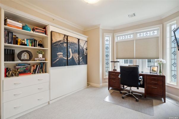 Home Office, Interior