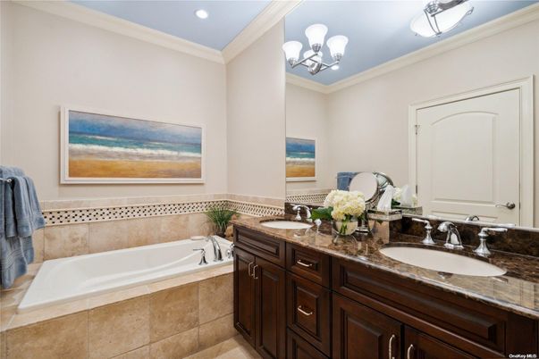 Bathroom, Dual Sink Vanities, Interior, Recessed Lighting
