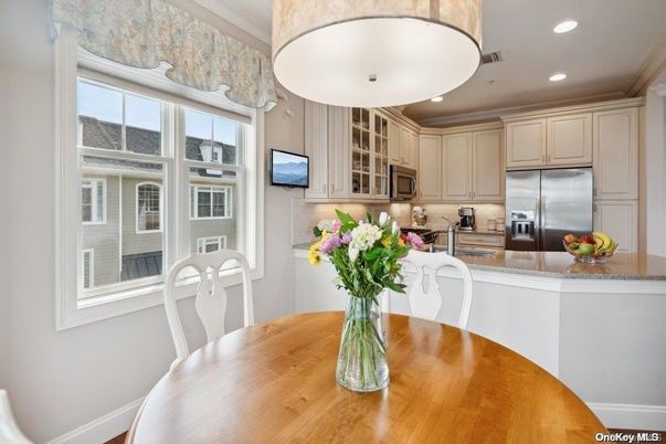 Dining room, Interior, Kitchen, Recessed Lighting, Stainless Steel Appliances