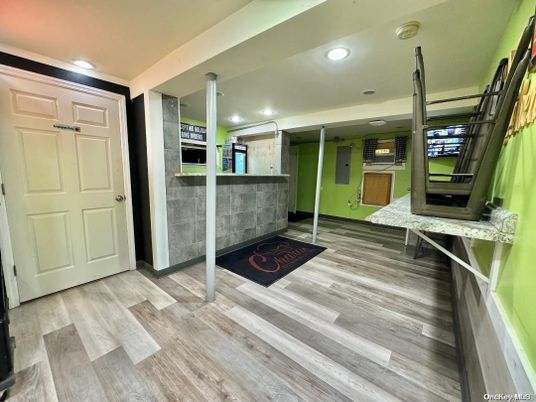 Interior, Recessed Lighting, Wood Texture Flooring