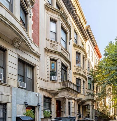 Exterior, Facade, Brownstone