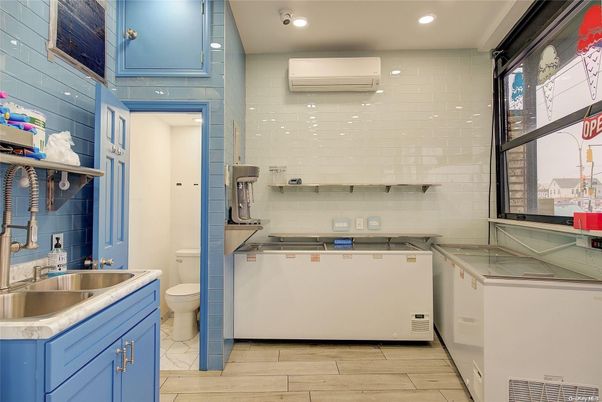 Bathroom, Interior, Recessed Lighting, Wood Texture Flooring