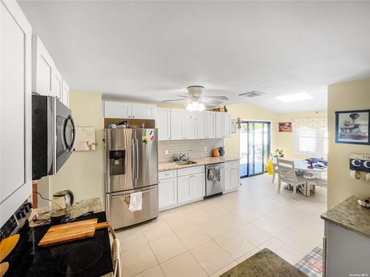 Dining room, Interior, Kitchen, Stainless Steel Appliances