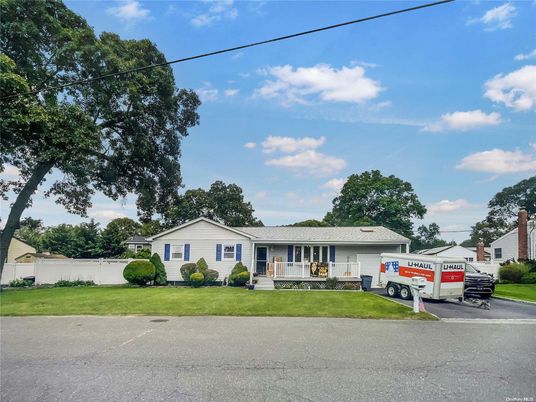Attached, Exterior, Facade, Ranch