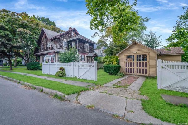 Backyard, Exterior, Facade, Queen Anne Victorian