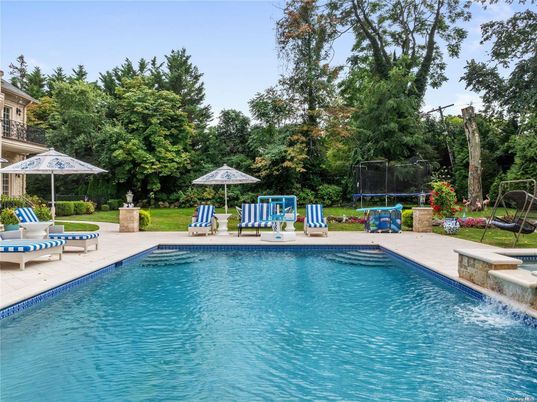 Exterior, Playground, Pool