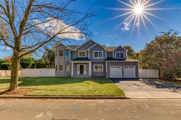 Attached, Exterior, Facade, American Craftsman