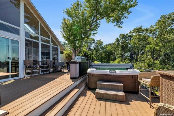 Exterior, Hot Tub