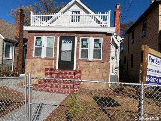 Exterior, Facade, Brick Facade, Cape Cod