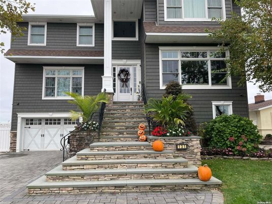 Attached, Exterior, Facade, Rowhouse