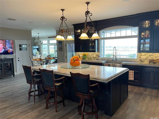 Chandelier, Dining room, Interior, Kitchen, Pendant Lights, Recessed Lighting, Wood Texture Flooring