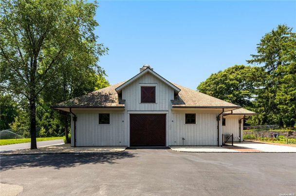 Attached, Exterior, Facade, Farmhouse