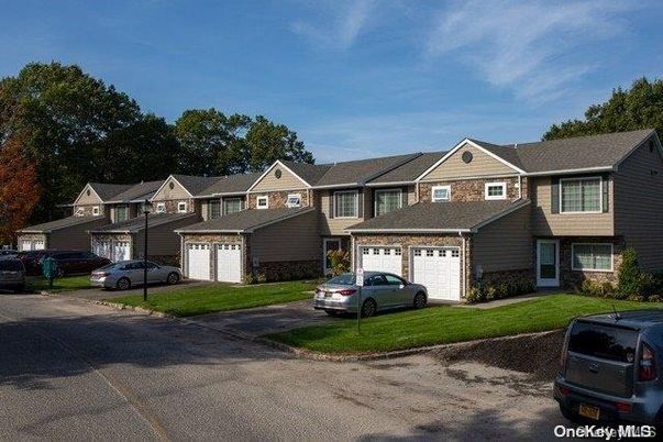 Attached, Exterior, Facade, Rowhouse