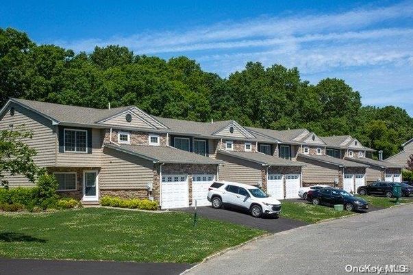 Attached, Exterior, Facade, Raised Ranch