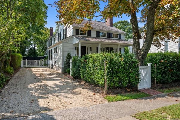 Exterior, Facade, American Foursquare