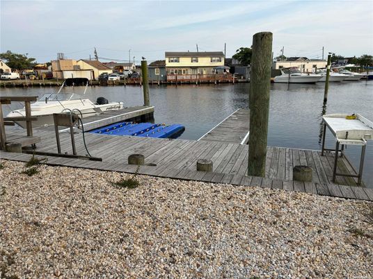 Exterior, Lake