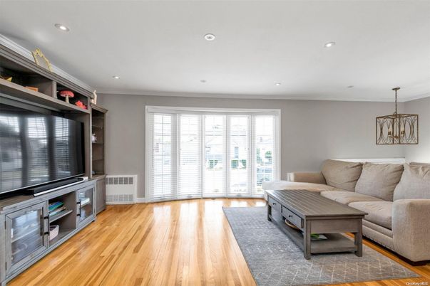 Interior, Living room, Pendant Lights, Recessed Lighting, Wood Texture Flooring