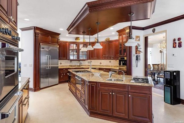 Dining room, Interior, Kitchen, Pendant Lights, Recessed Lighting, Stainless Steel Appliances