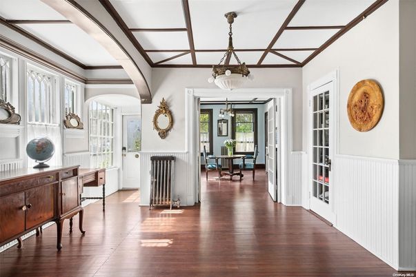Interior, Pendant Lights, Wood Texture Flooring