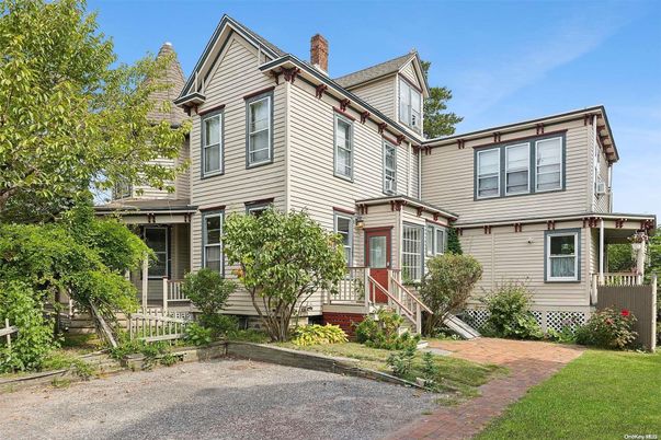 Exterior, Facade, Queen Anne Victorian