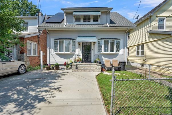 Exterior, Facade, Brick Facade, Solar Panels, American Foursquare
